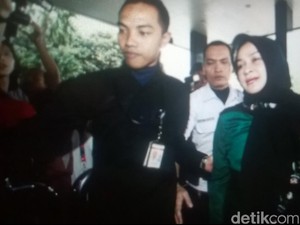 Gubernur Gatot dan Istri Mudanya Evy Penuhi Janji, Datang ke KPK Bersama