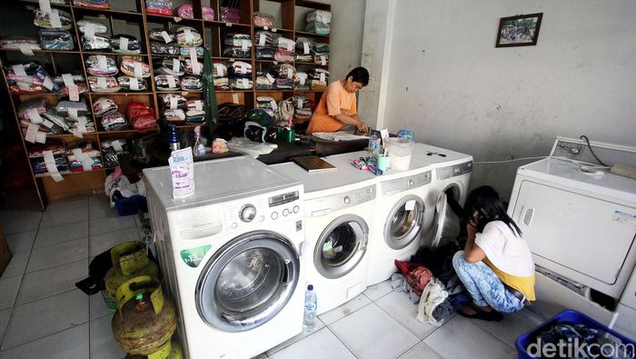 Bisnis Laundry  Baju  dan Sepatu Banjir Order di Musim Hujan