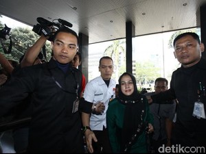 Ini Sosok Evy, Istri Muda Gubernur Gatot yang Jadi Penghubung ke OC Kaligis
