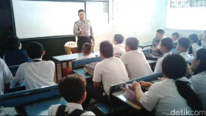 Pantau Jalannya MOS, Polisi ini Ingatkan Dampak Tawuran