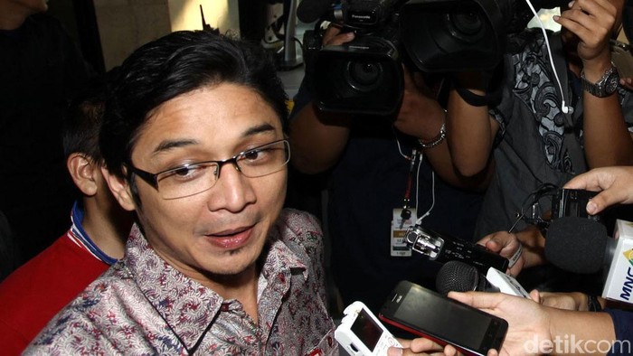 Suami Sudah Lihat Foto Mesra Angel Karamoy dengan Pasha Ungu