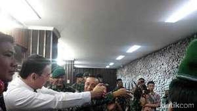 Mengintip Kemesraan Ahok dengan TNI/Polri