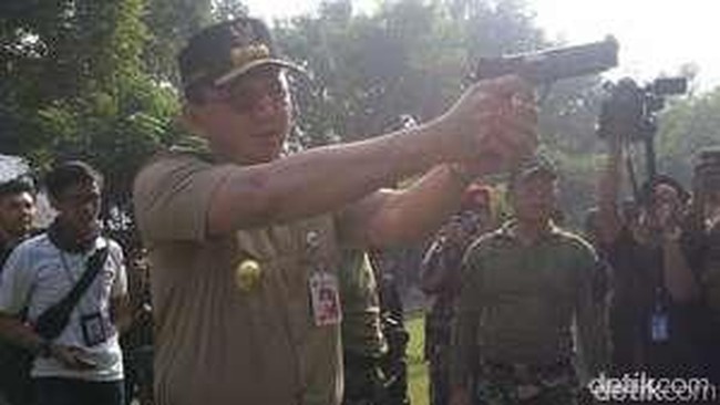 Mengintip Kemesraan Ahok dengan TNI/Polri