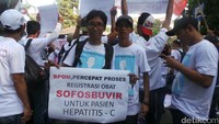 Obat terbaru untuk hepatitis, sofosbuvir terbukti efektif menurunkan viral load atau jumlah virus hepatitis. Namun harganya yang sangat mahal membuatnya susah diakses oleh pasien. Foto: AN Uyung Pramudiarja