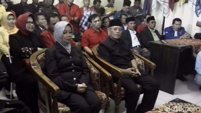 Hanya Dua Paslon yang Mendaftar di KPUD Kediri, Termasuk Petahana