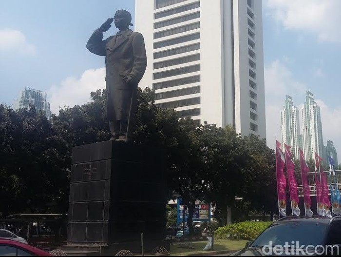 Corat-coret di Patung Jenderal Sudirman Sudah Dihapus Petugas
