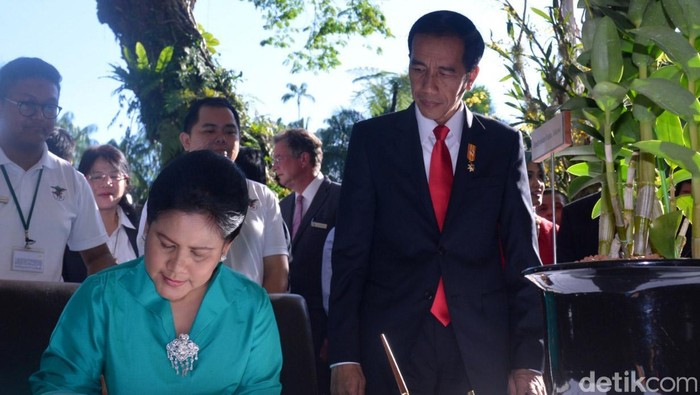 Jokowi dan Iriana Salat Idul Adha di Martapura Kalsel