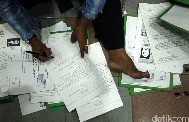 Dosen di Banyumas yang Diduga Pergi ke Suriah Tidak Mengajar Sejak 2014 Dosen di Banyumas yang Diduga Pergi ke Suriah Tidak Mengajar Sejak 2014