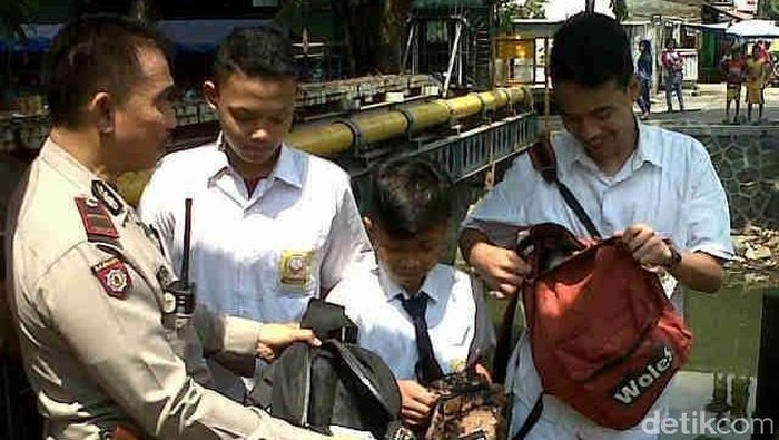Bawa Celurit untuk Tawuran di Daan Mogot, Pelajar Diamankan Polisi