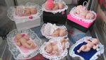 Penampakan Bayi-bayi Mungil yang Dilahirkan Kembali dalam Bentuk Boneka