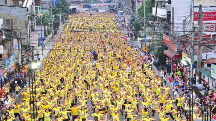 Pemegang Rekor Dunia untuk Zumba Saat Ini Dipegang Warga Filipina