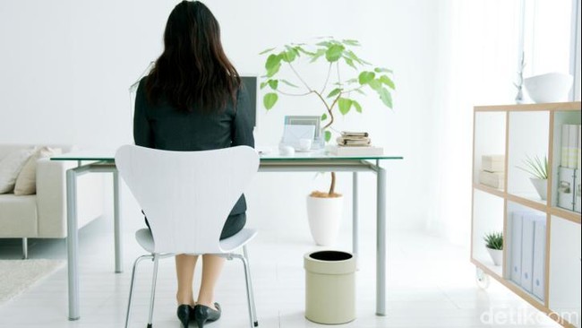 4 Dampak Buruk Terlalu Banyak Duduk dan Cara Mengatasinya