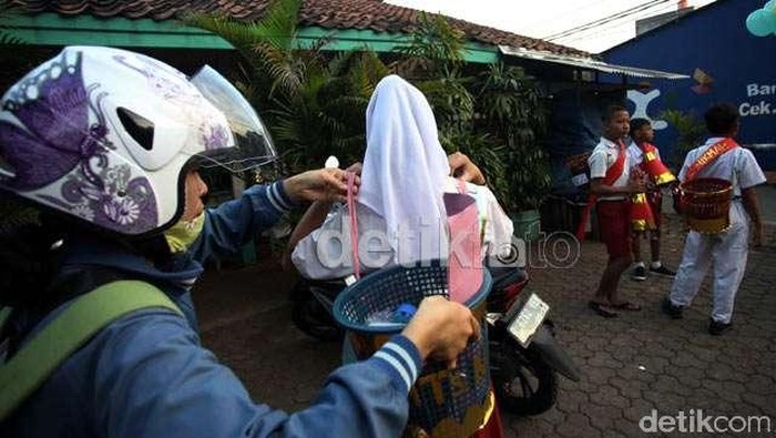 Perpeloncoan rentan terjadi di masa orientasi hari pertama sekolah. (Foto: Jhoni/detikcom) Perpeloncoan rentan terjadi di masa orientasi hari pertama sekolah. (Foto: Jhoni/detikcom)