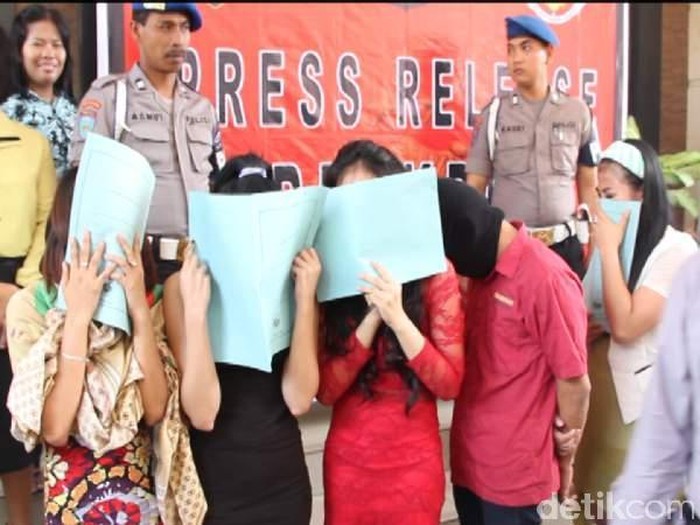 Polisi Amankan 5 Mahasiswi Bertarif Rp 2 Juta dan Germo di Medan