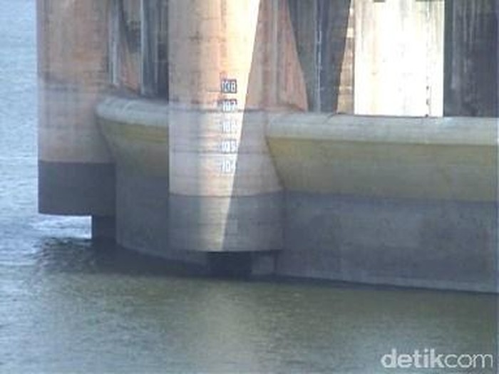 Penampakan Susutnya Volume Air Waduk Jatiluhur di Musim Kemarau