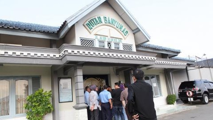 RUU Pengampunan Nasional vs Dewi yang Disandera hingga Masuk RS Jiwa