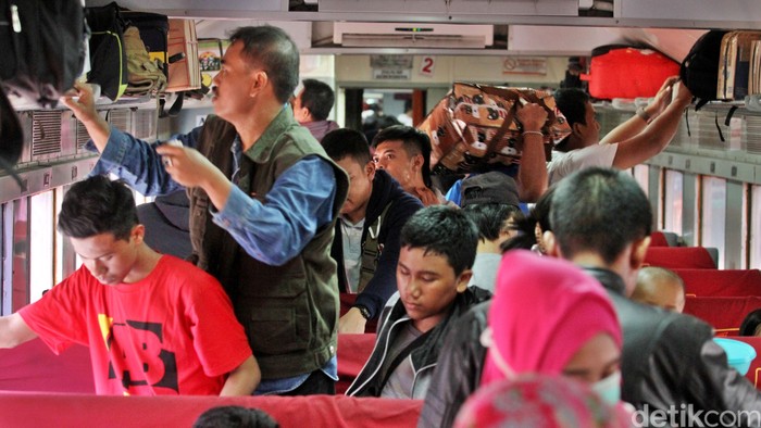 Tiket Kereta Ekonomi dari Pasar Senen Turun Rp 4.000