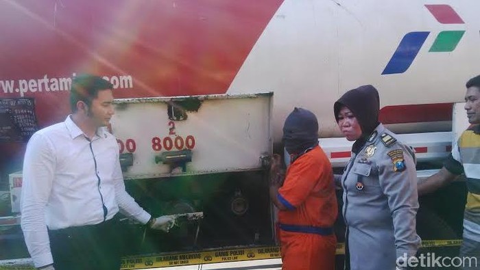 Kencing Premium Paksa Sopir Tangki ini Masuk Bui