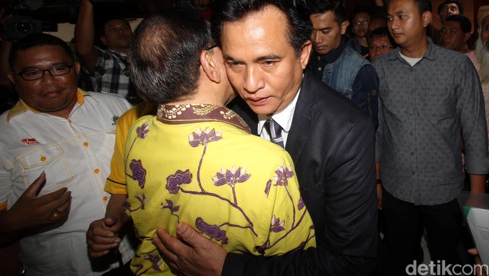 Yusril: Golkar Tidak Bubar atau Ilegal