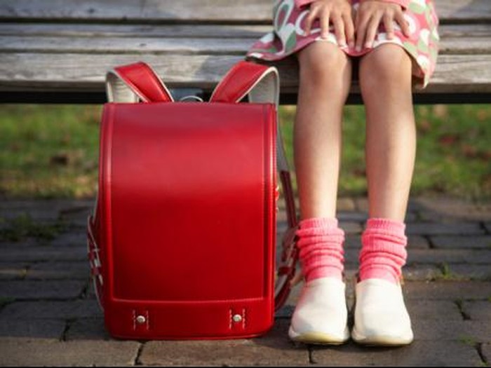 Hati-Hati! Tas Ransel Terlalu Berat Bisa Mempengaruhi Perkembangan Anak