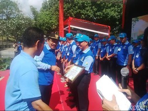 Gubernur Jatim Beri Penghargaan Puluhan Pejuang Lingkungan