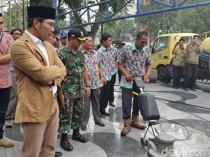 Proyek Trotoar di Bandung Mangkrak, Ridwan Kamil Tegur DBMP