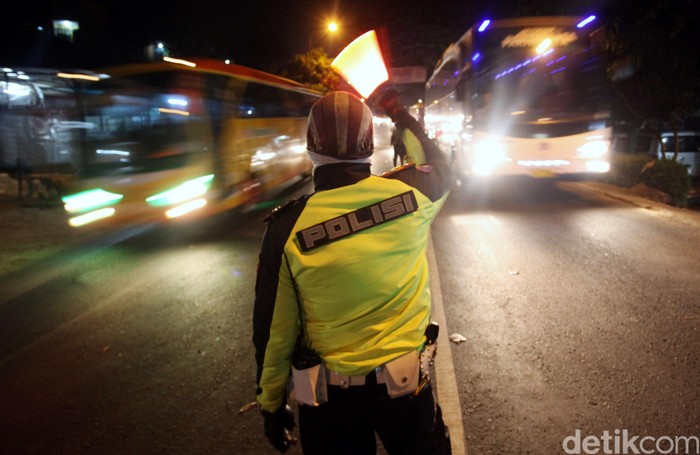 Arus Kendaraan Cianjur-Bandung Padat, Polisi Berlakukan Satu Arah