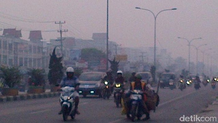 Ada 672 Titik Panas di Sumatera, Riau Kembali Dikepung Asap