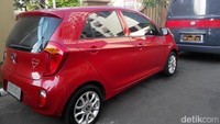 Orang bilang mobil city car seperti Kia Picanto bakal habis dengan mobil LCGC. Namun faktanya mobil ini masih digemari dan dicari orang. Foto: Edward