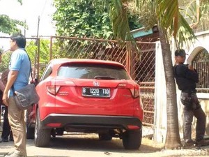 Ingin Eksklusif, Partogi Memagari Akses Jalan di Depan Rumahnya