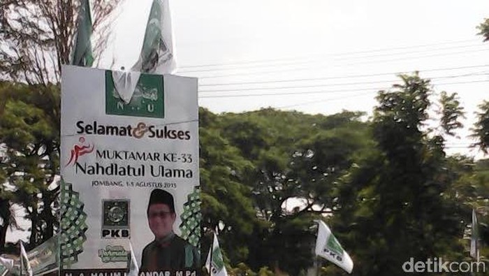 Wow! Bendera Partai dan Tokoh Politik Ikut Mejeng di Arena Muktamar NU