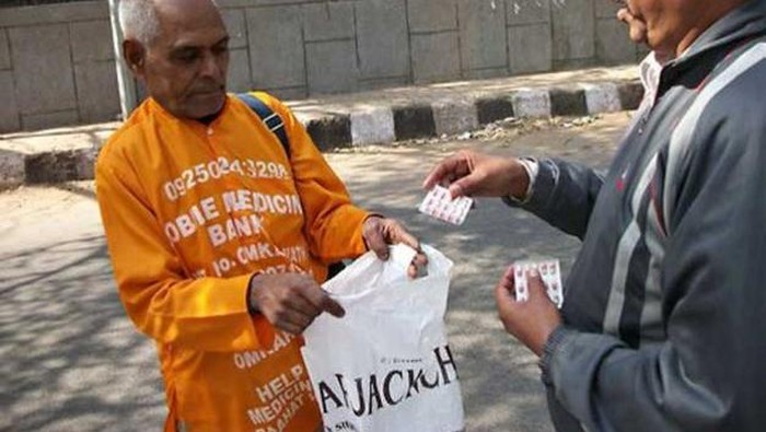 Robin Hood India, Pria Ini Bagikan Obat Gratis ke Warga Miskin