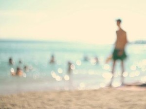 Sebal! Ubur-ubur Raksasa Muncul Sengat Wisatawan Saat Berenang