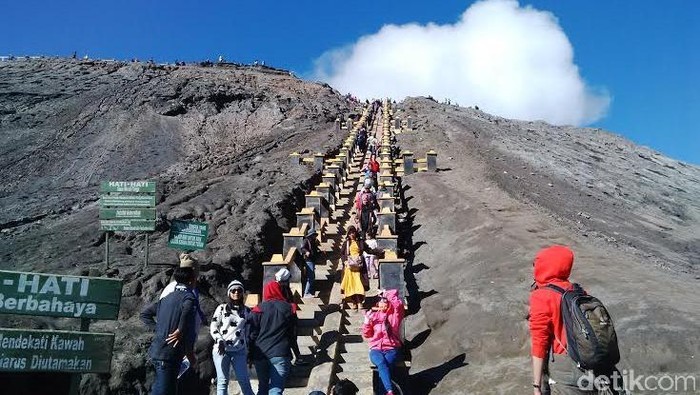 Pengunjung Kasada di Gunung Bromo Dilarang Buat Api Unggun dan Dirikan Tenda