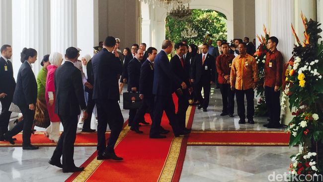Jokowi dan Iriana Sambut Kedatangan Presiden Erdogan di 