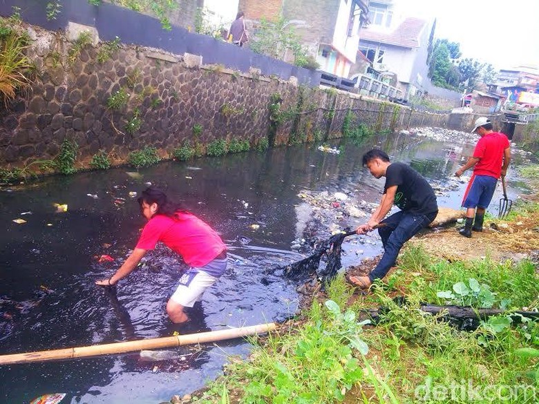 15 Sungai di Solo Tercemar Berat, Pembuang Sampah akan Didenda Rp 50 Juta 15 Sungai di Solo Tercemar Berat, Pembuang Sampah akan Didenda Rp 50 Juta