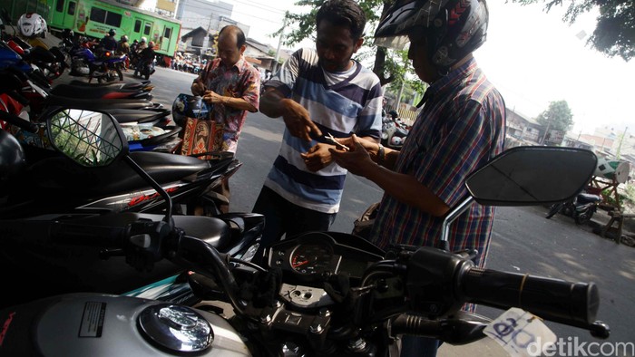 Ahok Kaji Nominal Kenaikan Tarif Parkir Pinggir Jalan