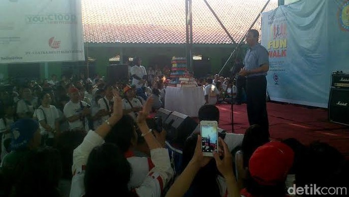Buka Gerak Jalan SMA 19, Ahok Minta Bahan Makanan Tak Diberi Pengawet