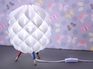 Hidupkan Kenangan Sang Bayi, Ayah Ini Ciptakan Lampu Hias Unik