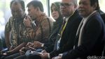 Razman dan Evy, Dulu Kawan Sekarang Lawan