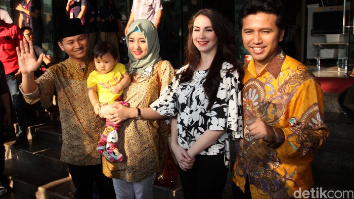 Menang Pilkada, Suami Arumi Bachsin Ingin Prioritaskan Anggaran Bangun Desa