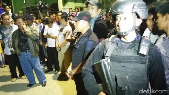 Ramai Warga, Begini Suasana Lokasi Ledakan di Makassar Malam ini