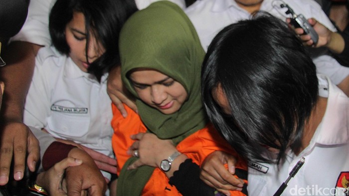 Surat Cinta Evy Susanti untuk OC Kaligis