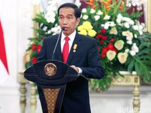 Jokowi dan Sandiaga Pergi Umrah di Masa Tenang