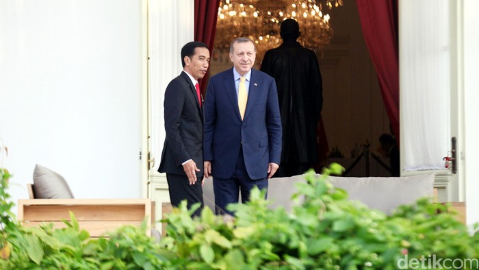 Presiden Turki Recep Erdogan menemui Presiden Jokowi di Istana Merdeka, Jakarta, Jumat (31/7/2015). Dalam kunjungan kenegaraan ini dibahas tentang kerja sama ekonomi, isu terorisme dan perkembangan konflik timur tengah serta akan ada penerbangan langsung dari Istambul ke Jakarta dan Denpasar. Agung Pambudhy/detikcom.