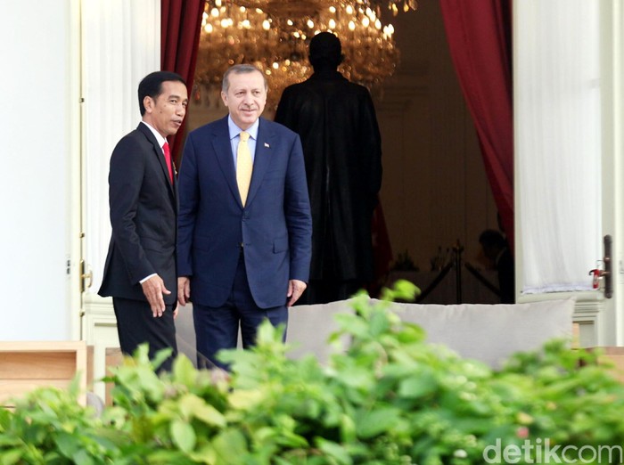 Presiden Turki Recep Erdogan menemui Presiden Jokowi di Istana Merdeka, Jakarta, Jumat (31/7/2015). Dalam kunjungan kenegaraan ini dibahas tentang kerja sama ekonomi, isu terorisme dan perkembangan konflik timur tengah serta akan ada penerbangan langsung dari Istambul ke Jakarta dan Denpasar. Agung Pambudhy/detikcom.