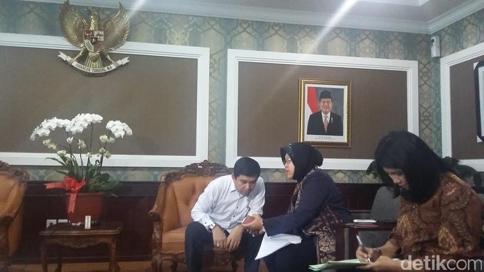 Pilwalkot Surabaya Ditunda, Risma: Aku Nggak Merasa Dirugikan
