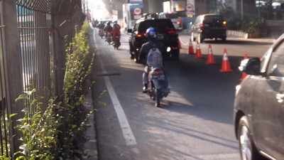 Begini Jadinya Kalau Motor Boleh Lewat Tol Tanpa Pembatas