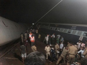 2 Kereta Anjlok Akibat Banjir di India, 20 Orang Tewas
