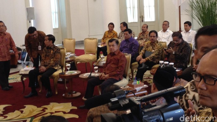 Jokowi Rapat Marathon di Istana Bogor